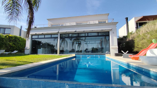 Casa En Venta Y Alquiler En Barrio Los Alisos, Nordelta