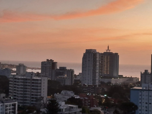 Imagen 25 de 28 de Departamento De Categoría En Oean Drive, Punta Del Este.