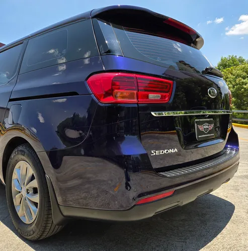 Kia Sedona 3.3 V6 Lx At