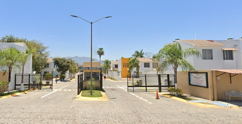 Casa En Remate Bancario En C. Estereo Las Tapias, Fracc. Real Ixtapa, Puerto Vallarta, Jalisco (60% Descuento, Posesión Inmediata) ¡gran Oportunidad De Inversión! - Sk12