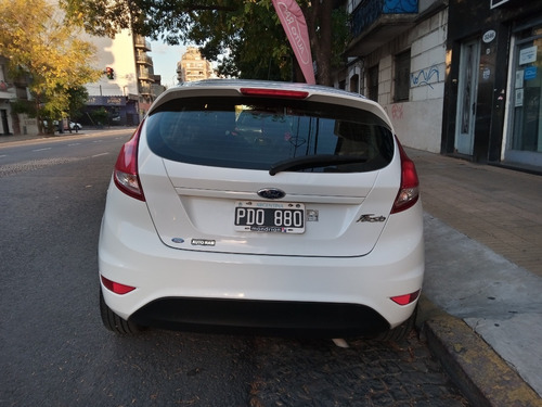 Ford Fiesta 1.6l Se Año 2015 Blanco Permuto Financio