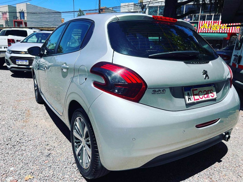 Imagen 5 de 9 de Peugeot 208 2018 1.6 Allure