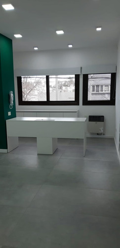Alquiler Clínica O Centro De Salud - 8 Consultorios
