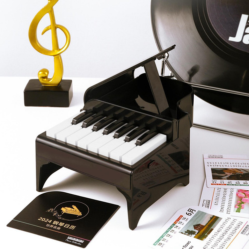 Tarjeta De Calendario De Escritorio De Piano Negro