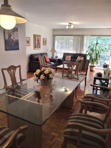 Venta Apartamento 3 Dormitorios, Servicio Completo Y Garaje En Pocitos