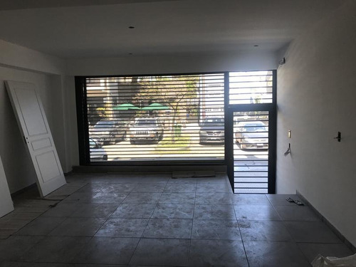 Imagen 3 de 21 de Lencke Vende - Excelente Local A Estrenar Sobre El Boulevard Saenz Peña