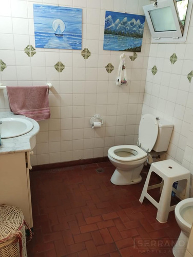 Casa En Venta 6 Ambientes,-pileta Climatizada-calle Saavedra Al 600-parque Sakura