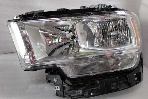 Faro Izquierdo Dodge Ram 4000 2019-2022 #208 Izquierdo/conductor (Usado)