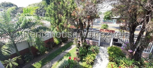 Raiza Suárez Vende Amplia Y Espectacular Casa Ubicada En Avenida Rotaria, Zona Oeste De Barquisimeto, 25-13495, Oportunidad De Negocio Para Uso Comercial O Residencial Por Su Estratégica Ubicacion