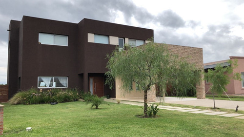 Imagen 1 de 17 de Casa En Venta En San Gabriel, Villanueva, Tigre