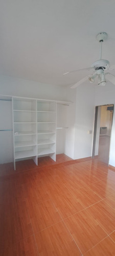 Colpayo 149: Vivienda De 3 Amb En Planta Alta Con Pequeño Patio.