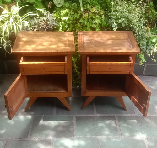 Par Mesas De Luz Americano Escandinavo Retro Vintage 70's Barniz Marrón (Usado)