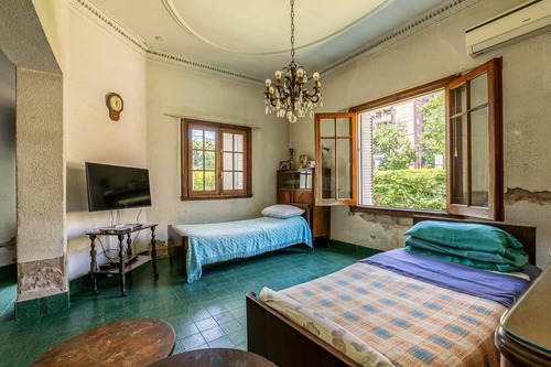 Hermosa Casa De Estilo - Venta - 6 Amb - Jardin - Garage - Suite - Coghlan