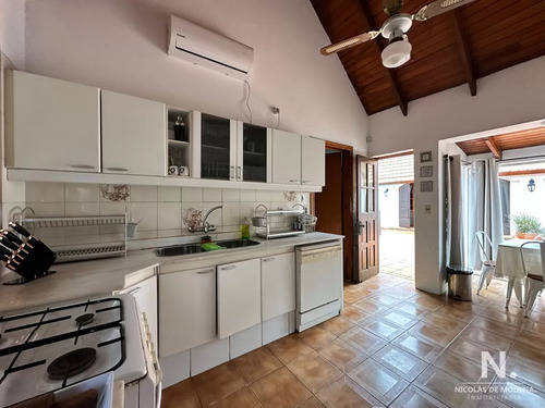 Vende Casa De 4 Dormitorios Con Piscina Y Gran Parque En Golf, Punta Del Este