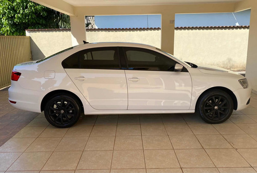 Volkswagen Jetta 2013 2.0 Comfortline Flex 4p Automática