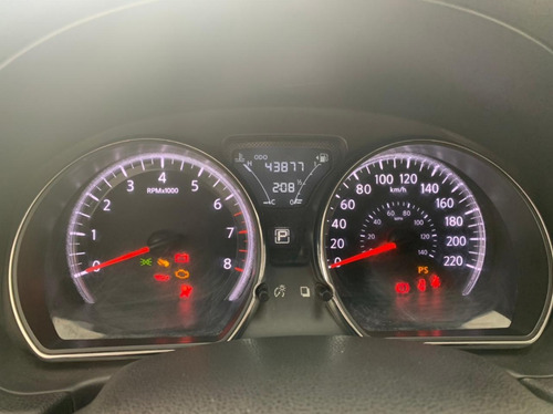 Nissan Versa Sense Pure Drive F4 At 2018 43.800 Km. Plateado