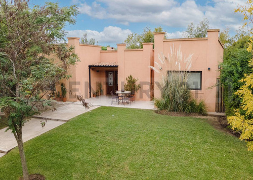 Venta Casa 5 Ambientes En 1 Planta Con Vista A La Laguna Cantón Norte, Escobar