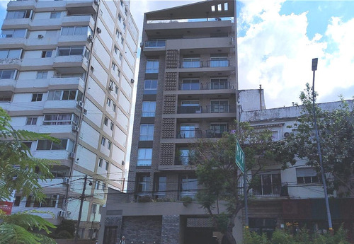 Departamento En Venta De 2 Ambientes En Olivos Con Cochera Y Balcón