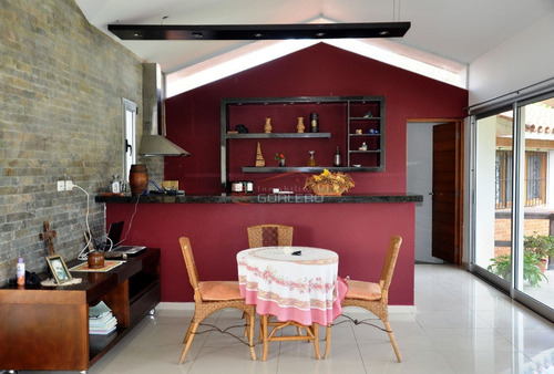 Casa En Venta Y Alquiler En Punta Del Este, Zona De Playa Mansa.- Ref: 18669