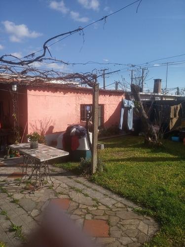 Casa Muy Prolija Con Amplio Terreno