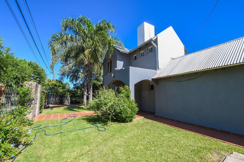 Casa De 3 Dormitorios En Venta Con Pileta - Aldea - San Eduardo