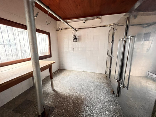 Casa Centrica Reconquista. Ideal Casa O Salón A Refaccionar