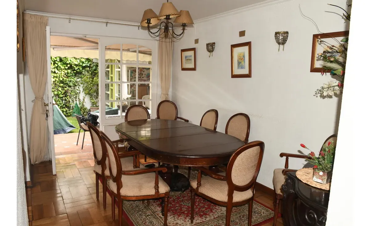 Imagen 1 de 25 de Venta Casa Los Dominicos 5d 4b Aislada 360 Mts Terreno Metro