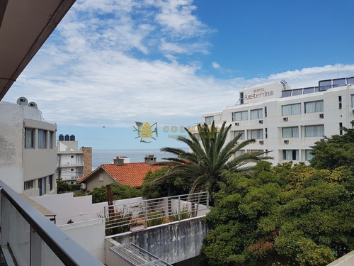 Apto Con Excelente Ubicación, A Pasos De Gorlero, Del Puerto De Punta Del Este- Ref: 4183