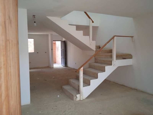 Imagen 3 de 13 de Vr Vendo Townhouse Naguanagua Urb. Quintas Del Norte