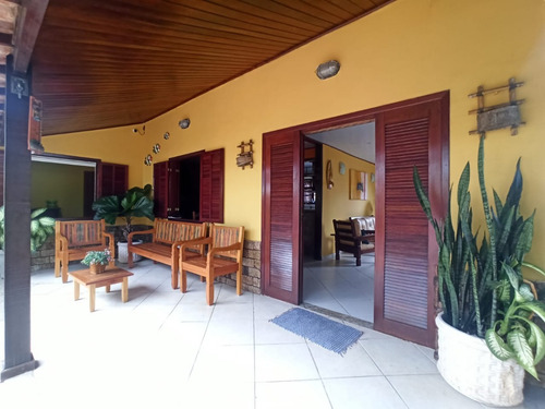 Ótima Casa Completa, Arejada Em Local Privilegiado.