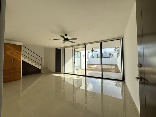 Residencia En Venta De 4 Recámaras En Privada Amanthea.