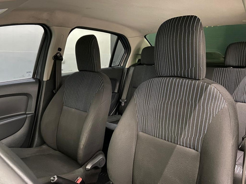 Imagem 13 de 14 de Renault Logan Authentique 1.0 2019 - 101.100km