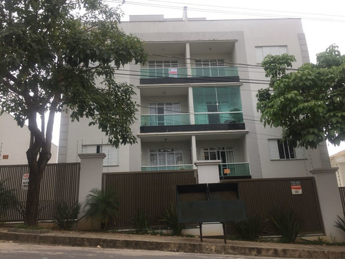 Imagem 2 de 10 de Oportunidade Cabral Elevador,2quartos, Vaga Livre Coberta - 9906