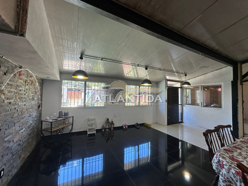Venta En Atlántida, A 3 Cuadras De Av Artigas, Casa Principal, Barbacoa, Apto Al Fondo Y Piscina Climatizada. Inm Atlántida.