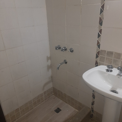 Imagen 10 de 13 de Local Con Posibilidad Vivienda