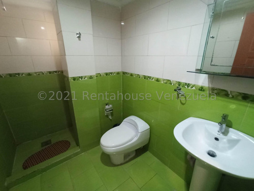 Casa En Venta En El Limon Maracay Aragua 23-15629 Irrr