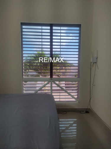 Venta Hermoso Th En Urbanizacion Asocibal Norte, Carenero, Higuerote