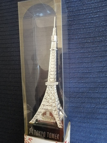 Japon. Tokyo Tower Adorno De Plástico De 13 Cms Alto. 