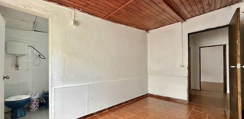 Se Vende Casa Con Salon De Fiestas