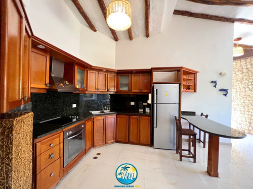 Res. Los Cayos- Cayo Mero, Amplio Apartamento Segundo Piso