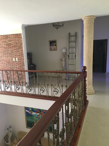 Casa Amplia En El Exclusivo Sector De Cerro Alto , Santiago