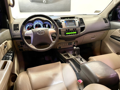Toyota Hilux SW4 3.0 Srv Cuero I 171cv 4x4 5at