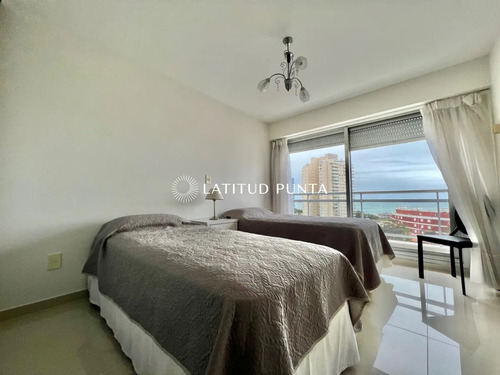 Mansa, Apartamento De 3 Dormitorios Más Dependencia