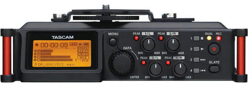 Gravador Digital Tascam Dr-70d Multi-track Com Mic Integrado Cor Preto Voltagem 110v/220v