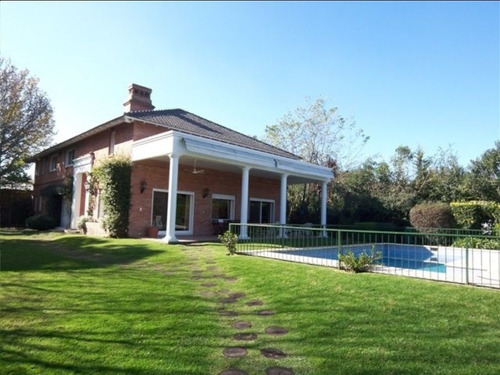 Excelente Casa Con Muy Lindas Vistas A Jardín