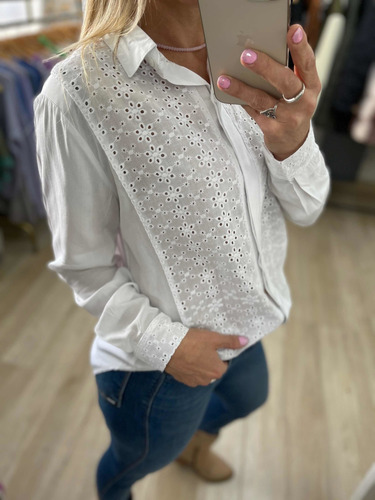Imagen 4 de 4 de Camisa Con Broderie Bordada Talles Grandes Mujer The Big