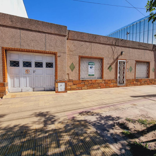 Venta Casa 3 Dormitorios Local Comercial. San Luis. J. G. Funes N°732