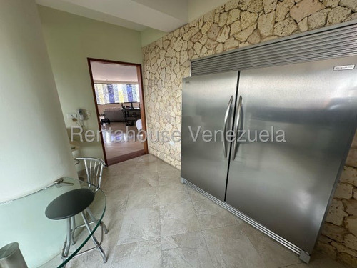 Venta De Amplio Apartamento Monterrey