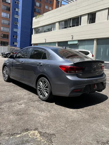 Kia Rio 1.4 automatico full
