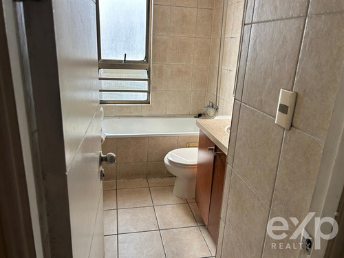Departamento En Venta De 4 Dorm. En Ñuñoa, Excelente Estado